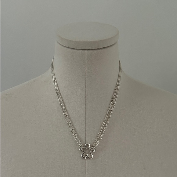 Jewelry - Elegant Silver Flower Pendant Necklace Vintage 90s / 00s